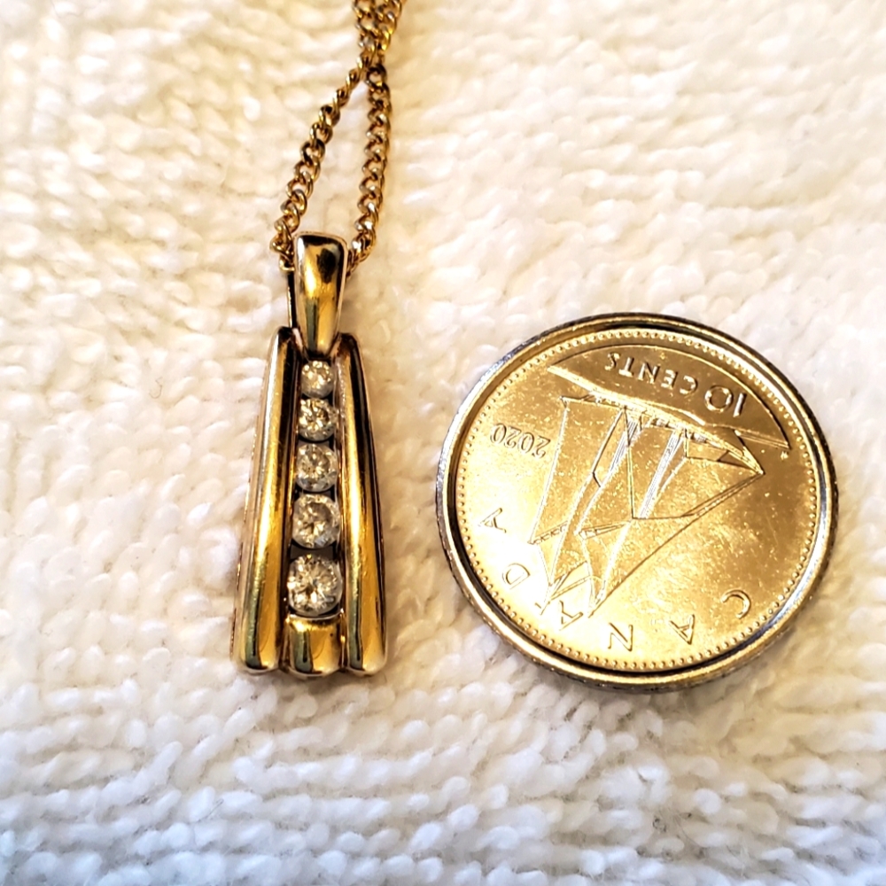 10k solid Gold pendant with real diamonds